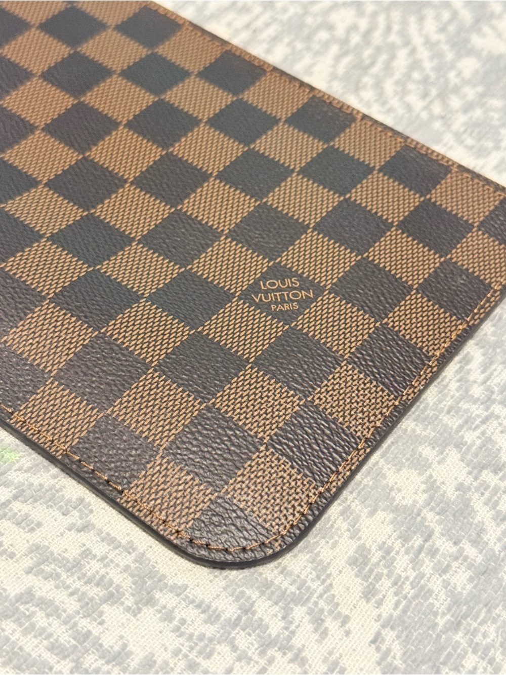 Louis Vuitton /// Damier Ebene Wristlet / Pochette - Picture 3 of 9